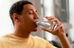 اخطاری که به شما می‌گوید باید بیشتر آب بنوشید!