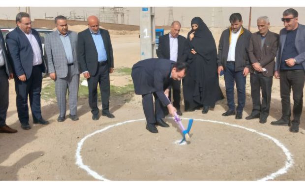 کلنگ احداث پارک خطی شهرداری دهلران به زمین زده شد