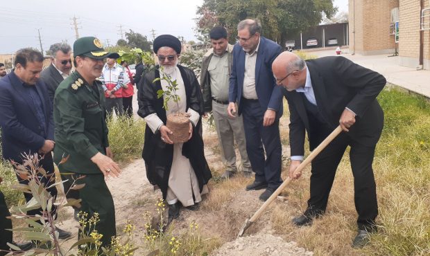 کاشت ۱۱۲ نهال به نام امدادگران شهید در دهلران غرس شد+عکس